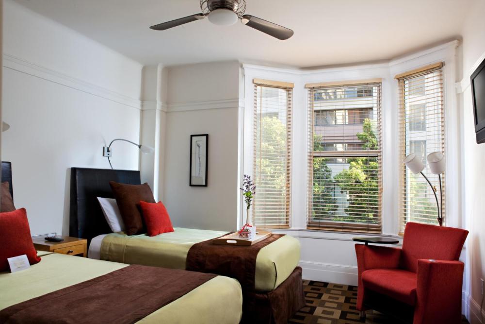 Deluxe Twin Room with Two Twin Beds interior